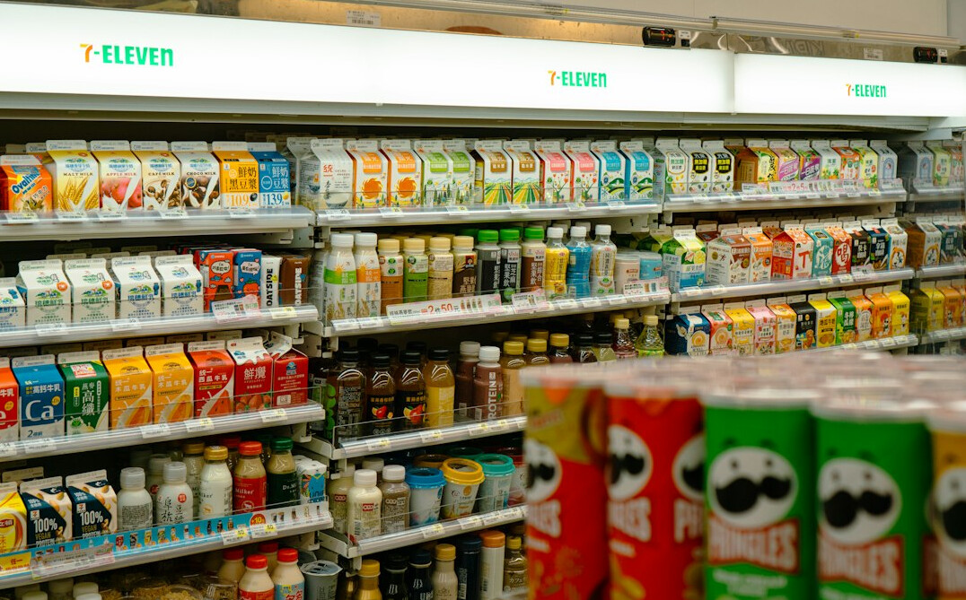 supermarket shelves inspection